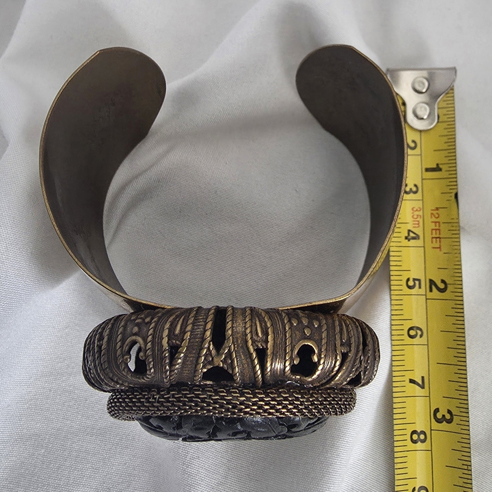 Vintage Style Black and Gold Cuff Bracelet - Picture 8 of 8